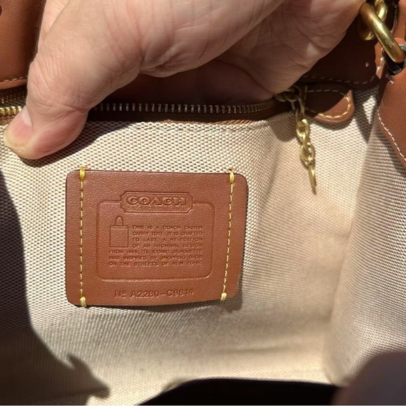 EUC Coach Cashin Carry Bag 22 With Trompe L'oeil Print C9814 - Picture 10 of 14